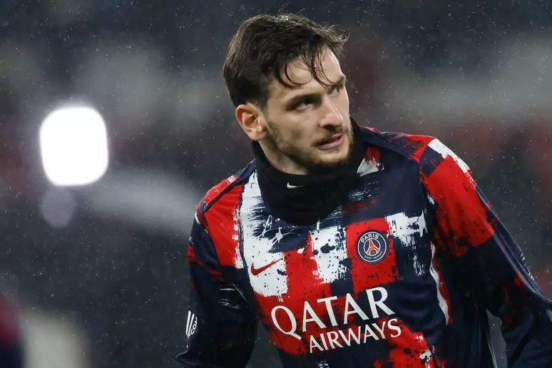 PSG, grave infortunio per Kvaratskhelia in Champions: rottura del crociato per l'ex Napoli