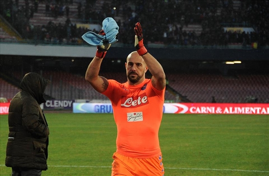 Notizie Calcio Napoli Foto Video Reina Fa Festa Col Napoli A Coroglio Il Saluto Dello Spagnolo Agli Azzurri